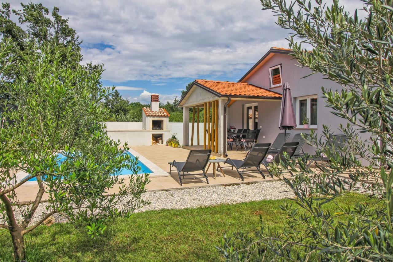 Natascha In Pamici - Haus Fuer 6 Personen Villa Žminj Buitenkant foto