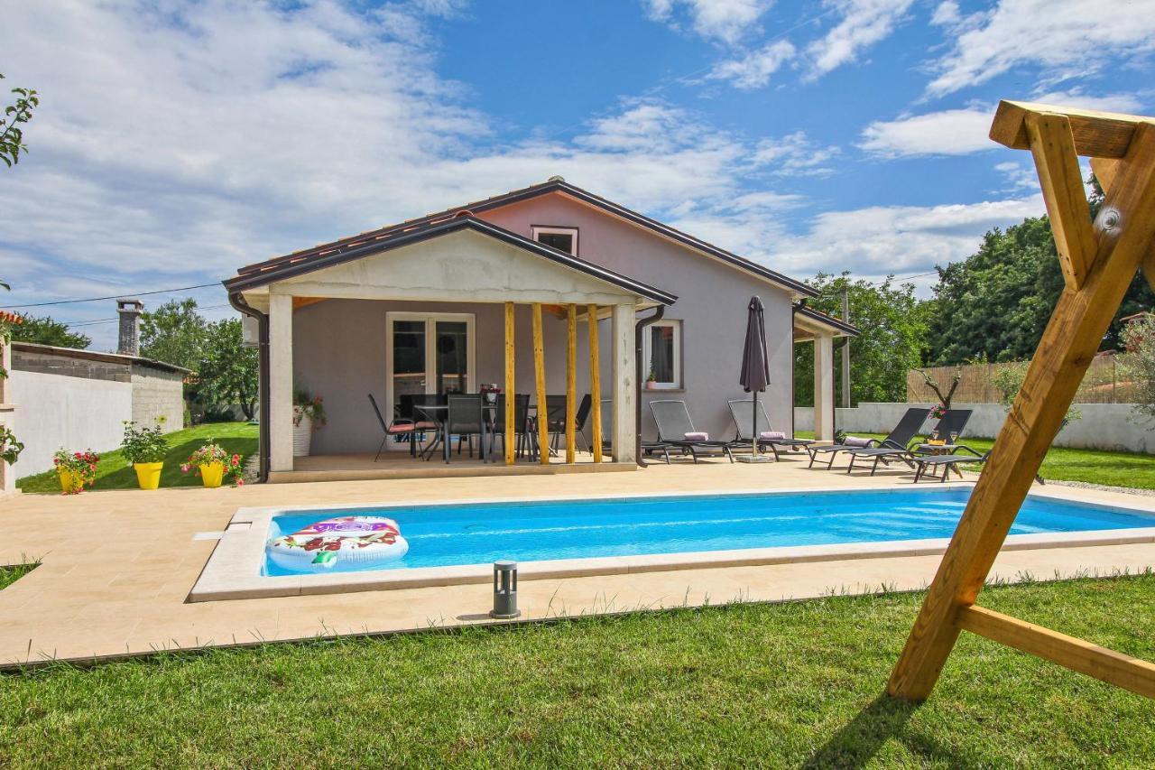 Natascha In Pamici - Haus Fuer 6 Personen Villa Žminj Buitenkant foto
