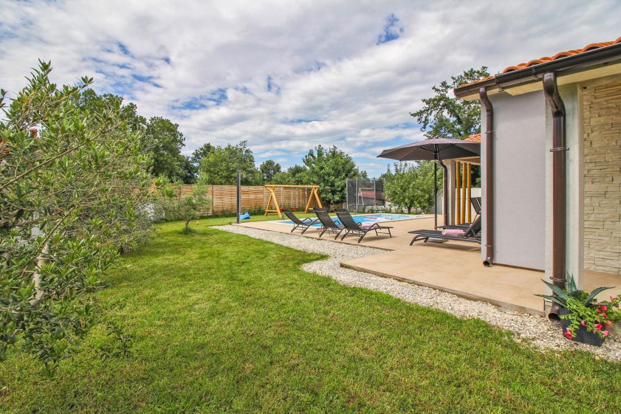 Natascha In Pamici - Haus Fuer 6 Personen Villa Žminj Buitenkant foto