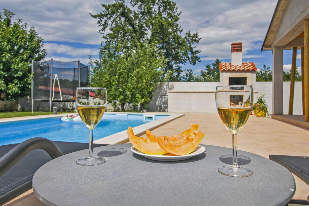 Natascha In Pamici - Haus Fuer 6 Personen Villa Žminj Buitenkant foto