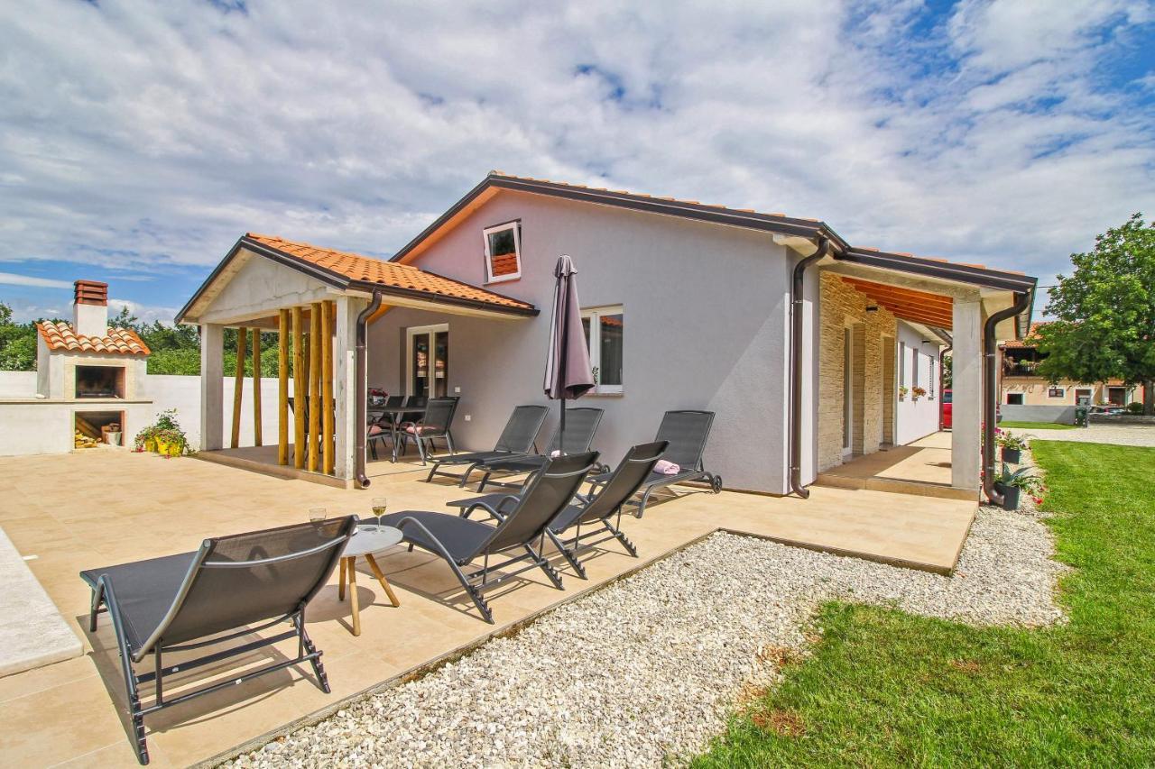 Natascha In Pamici - Haus Fuer 6 Personen Villa Žminj Buitenkant foto