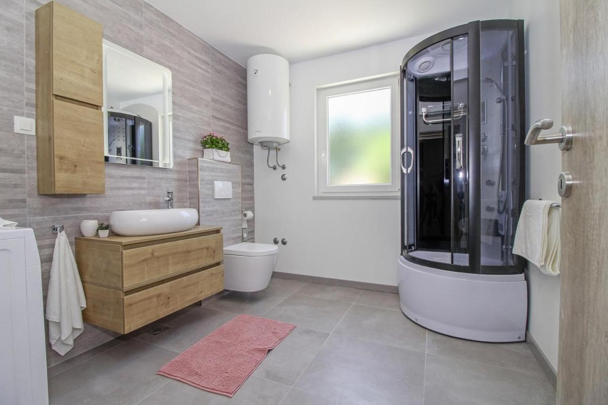 Natascha In Pamici - Haus Fuer 6 Personen Villa Žminj Buitenkant foto
