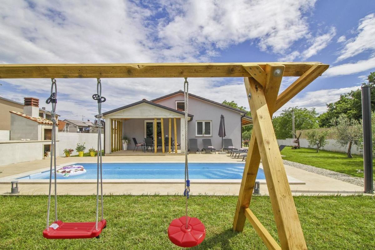 Natascha In Pamici - Haus Fuer 6 Personen Villa Žminj Buitenkant foto