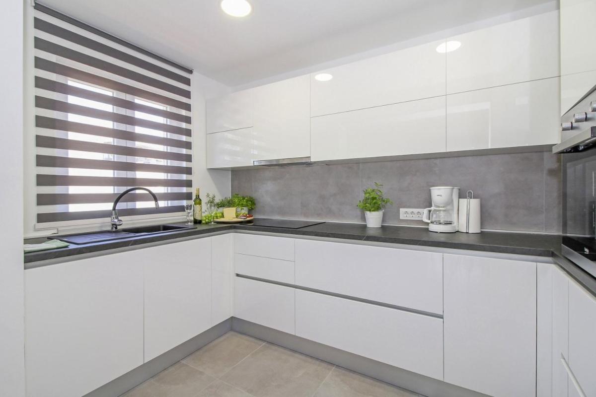 Natascha In Pamici - Haus Fuer 6 Personen Villa Žminj Buitenkant foto