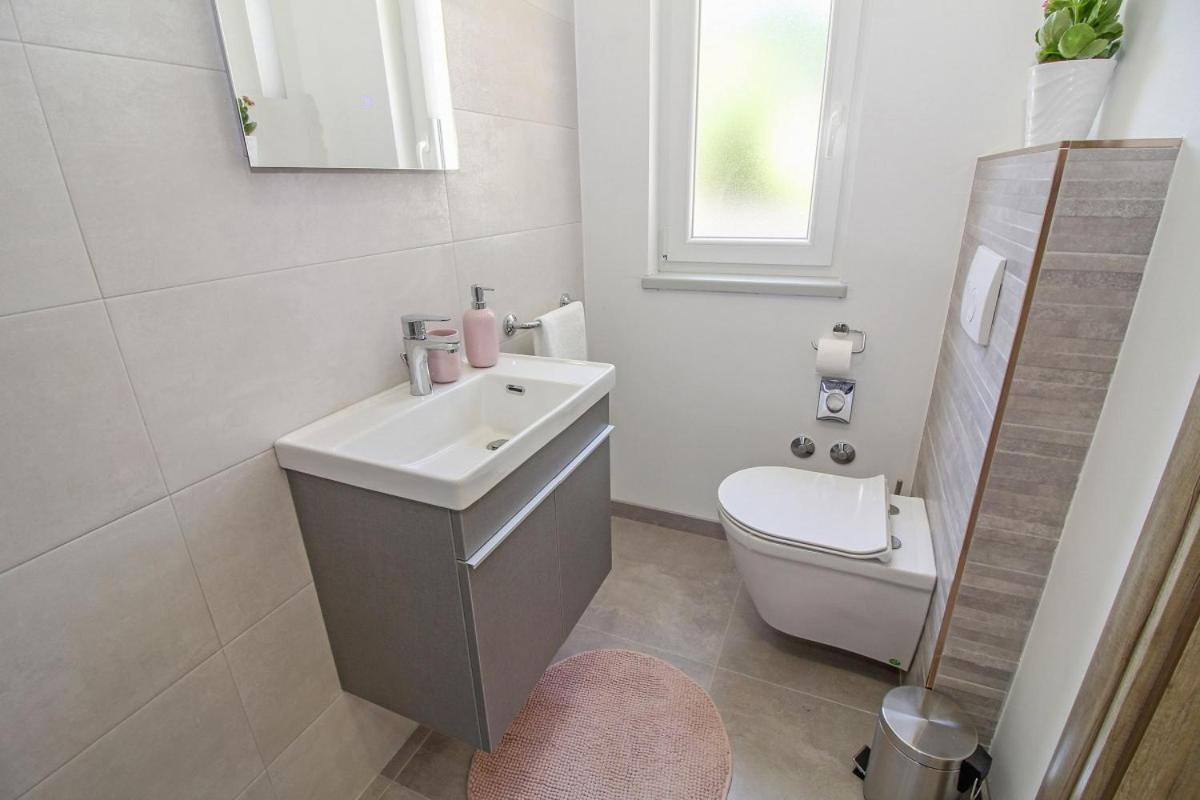 Natascha In Pamici - Haus Fuer 6 Personen Villa Žminj Buitenkant foto