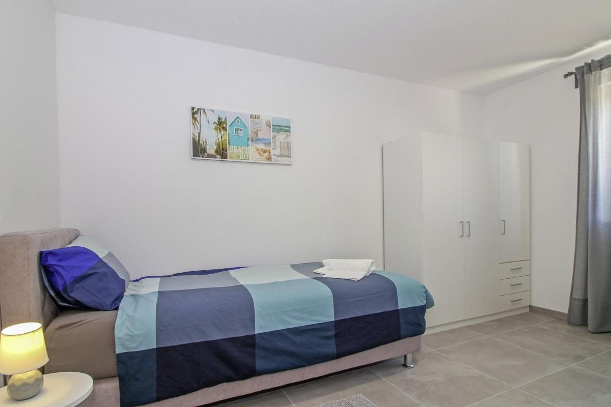 Natascha In Pamici - Haus Fuer 6 Personen Villa Žminj Buitenkant foto