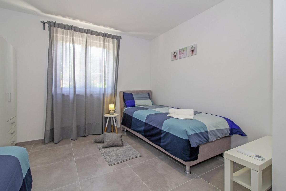 Natascha In Pamici - Haus Fuer 6 Personen Villa Žminj Buitenkant foto